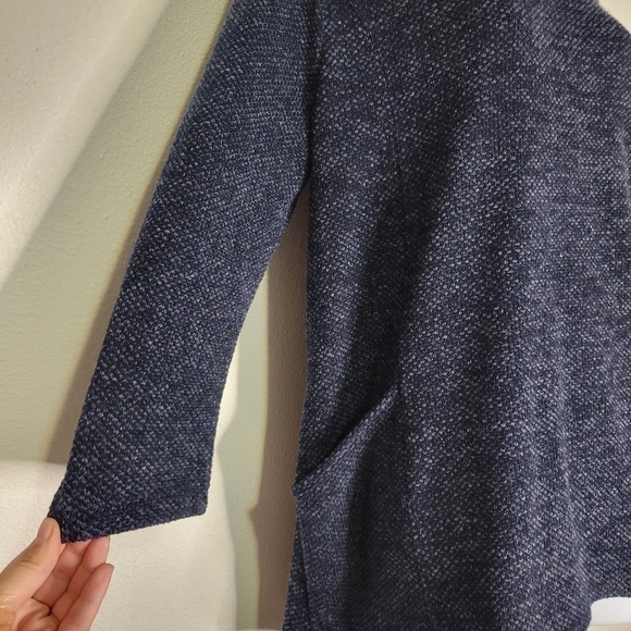 Chicos size 1 us m blue knit top with side pockets - Picture 3 of 6